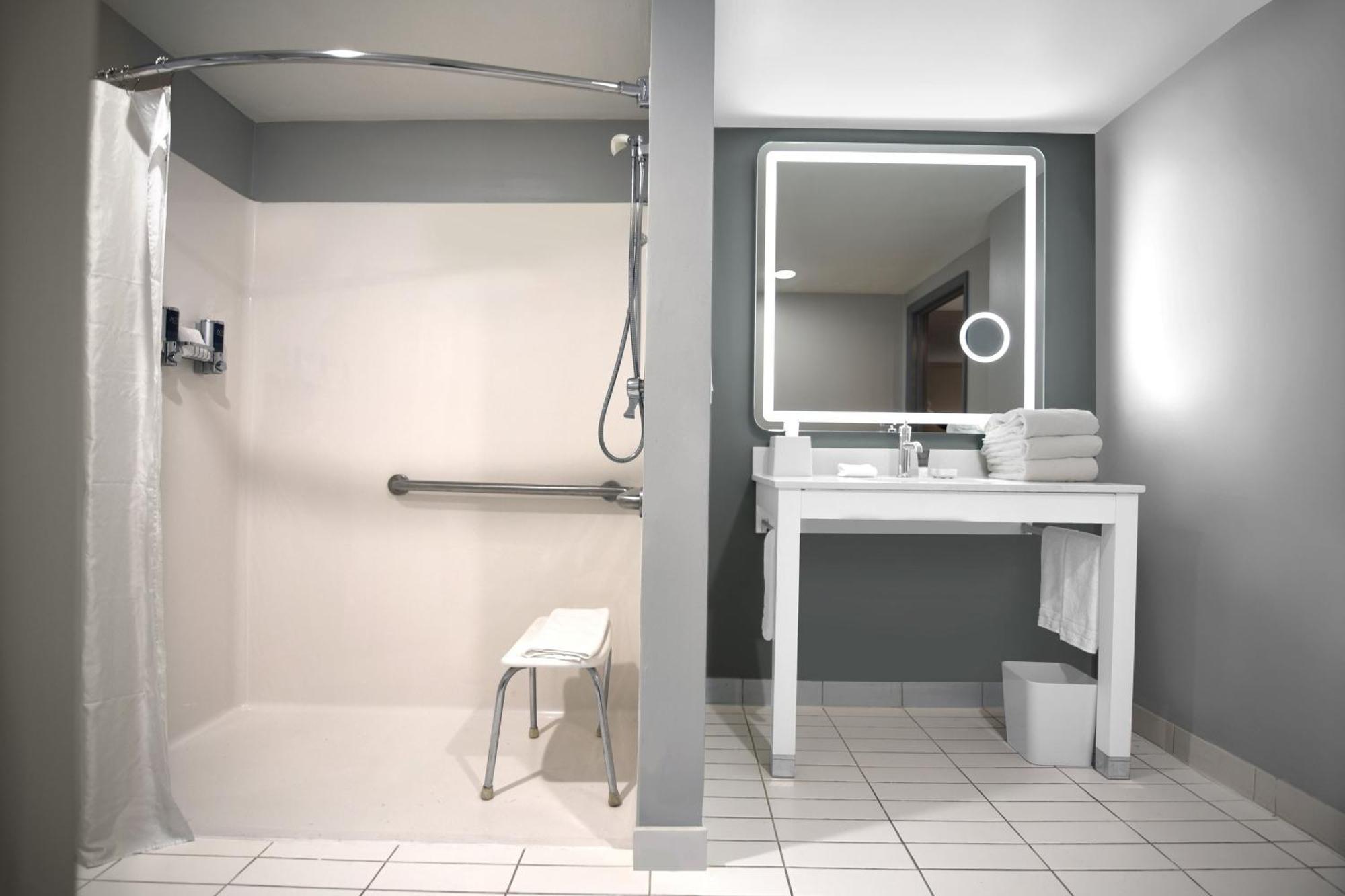 Four Points By Sheraton Йорк Екстериор снимка